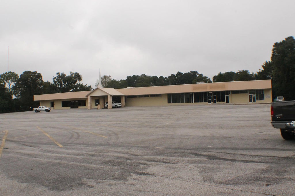 13 of 14 - 404 W James Lee Boulevard, Crestview, FL