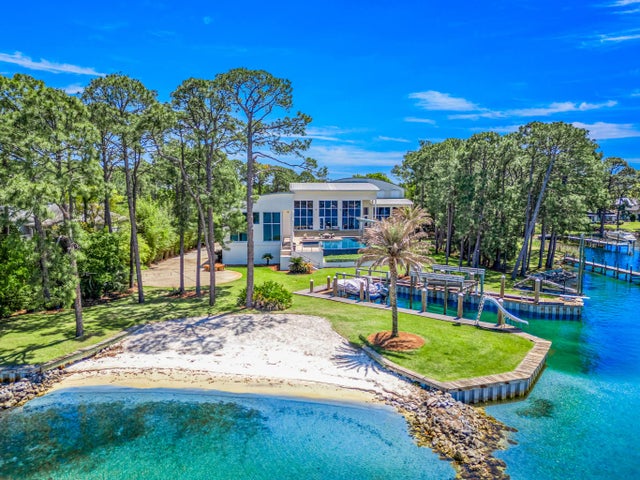 239 Ne Yacht Club Drive, Fort Walton Beach