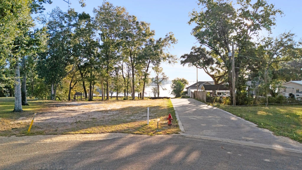 2 of 28 - 404 Seville Circle, Niceville, FL