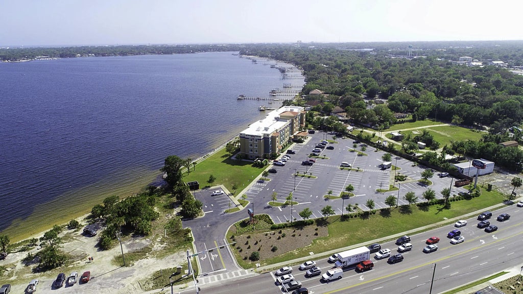 4 of 11 - 843 Eglin Parkway, Fort Walton Beach, FL