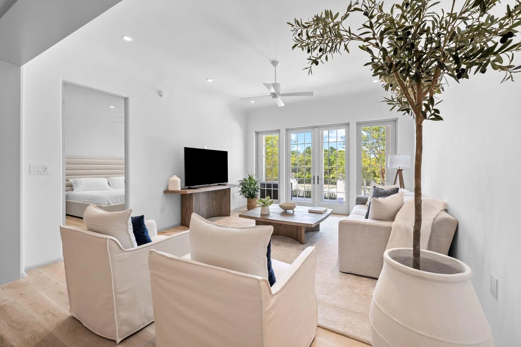 Photo of Listing #953367