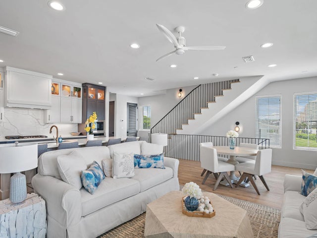 Photo of Listing #955717