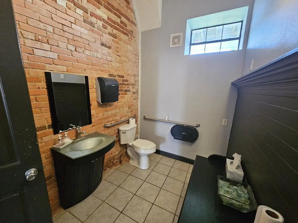 5 of 9 - 104 Main Street, Crestview, FL