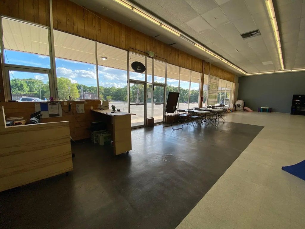 2 of 15 - 410 W James Lee Boulevard, Crestview, FL