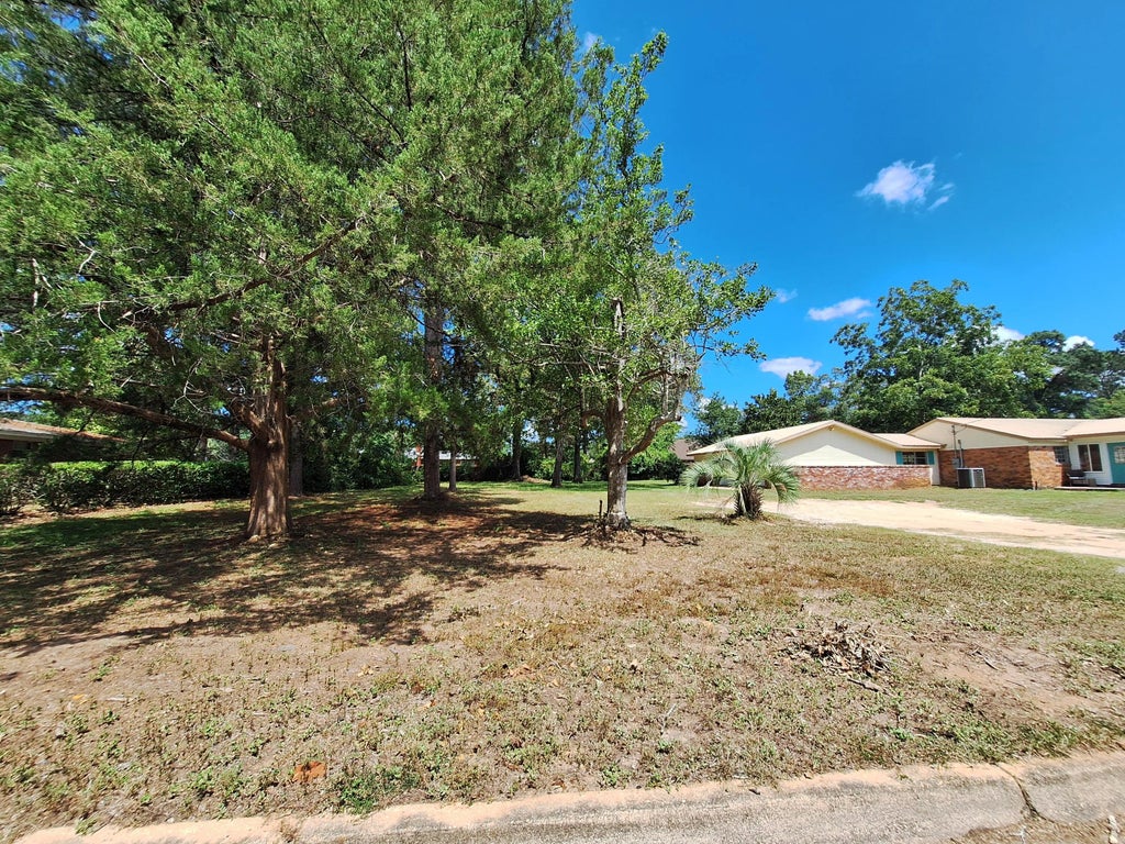 8 of 37 - 131 Phillips Drive, Crestview, FL