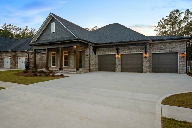 249 Shimmer Circle, Freeport