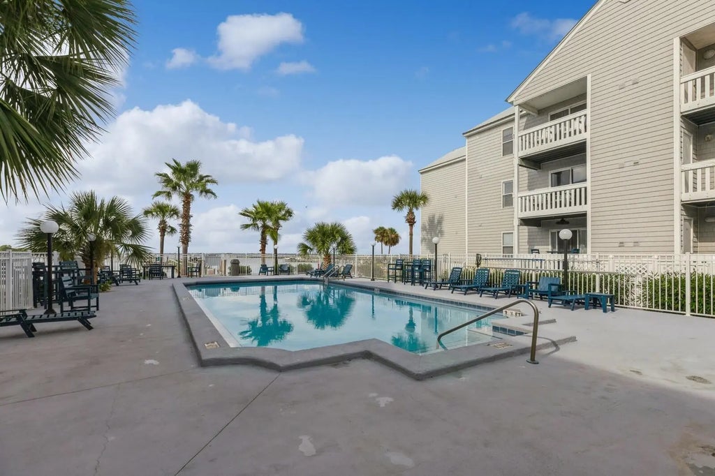 65 of 72 - 1330 Se Miracle Strip Parkway Apt 104, Fort Walton Beach, FL
