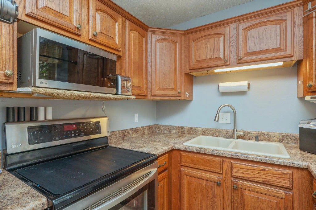 8 of 22 - 4 7th Street, Shalimar, FL