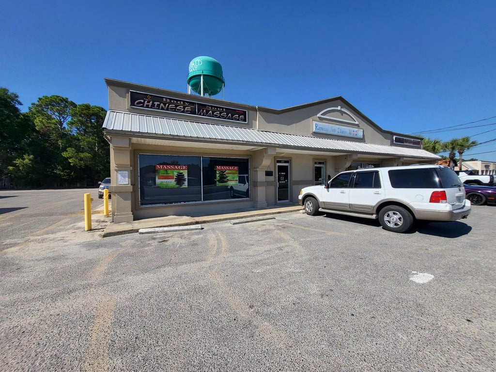 2 of 8 - 294 Eglin Pkwy, Fort Walton Beach, FL