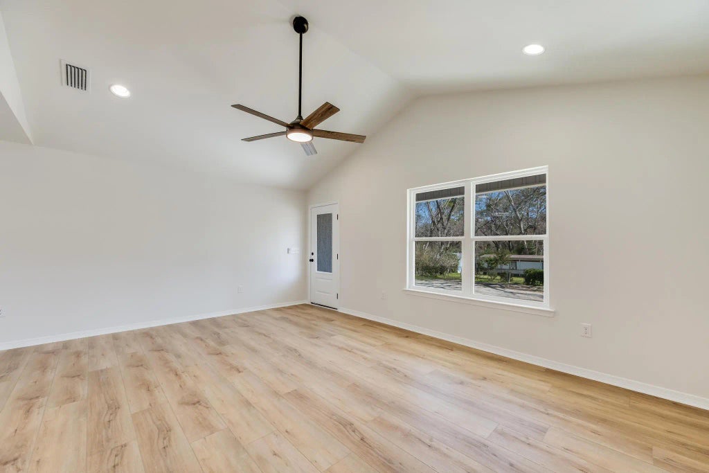 5 of 31 - 8086 Third Street, Laurel Hill, FL