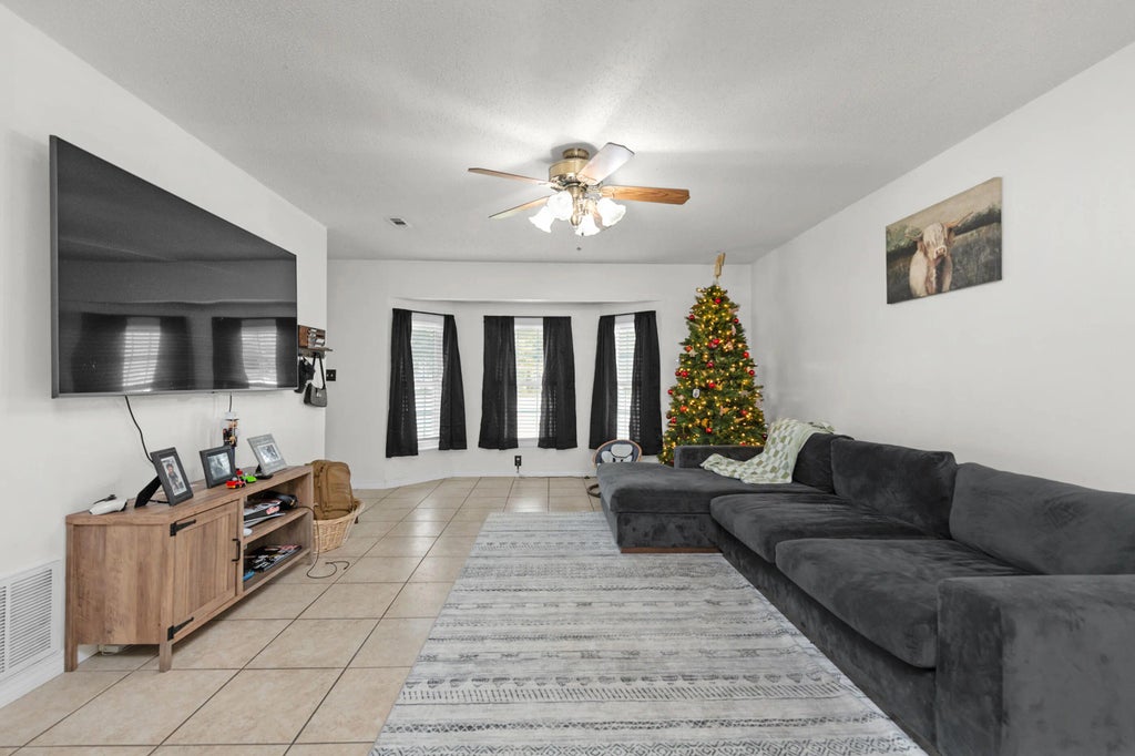 4 of 24 - 400 Brown Place, Crestview, FL