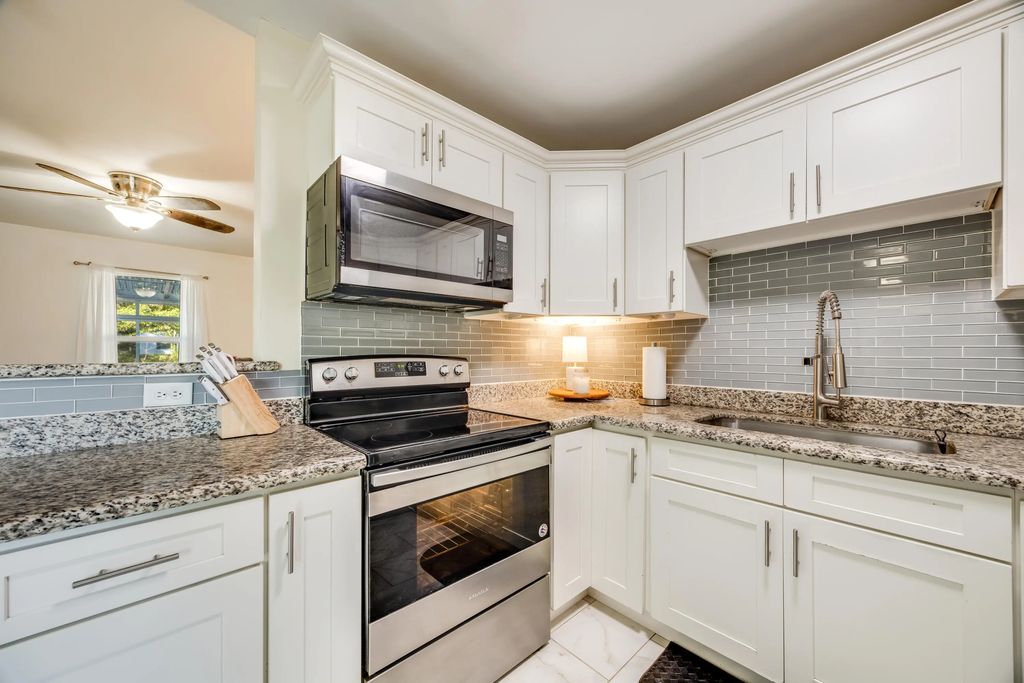 966 Valley Road, Crestview