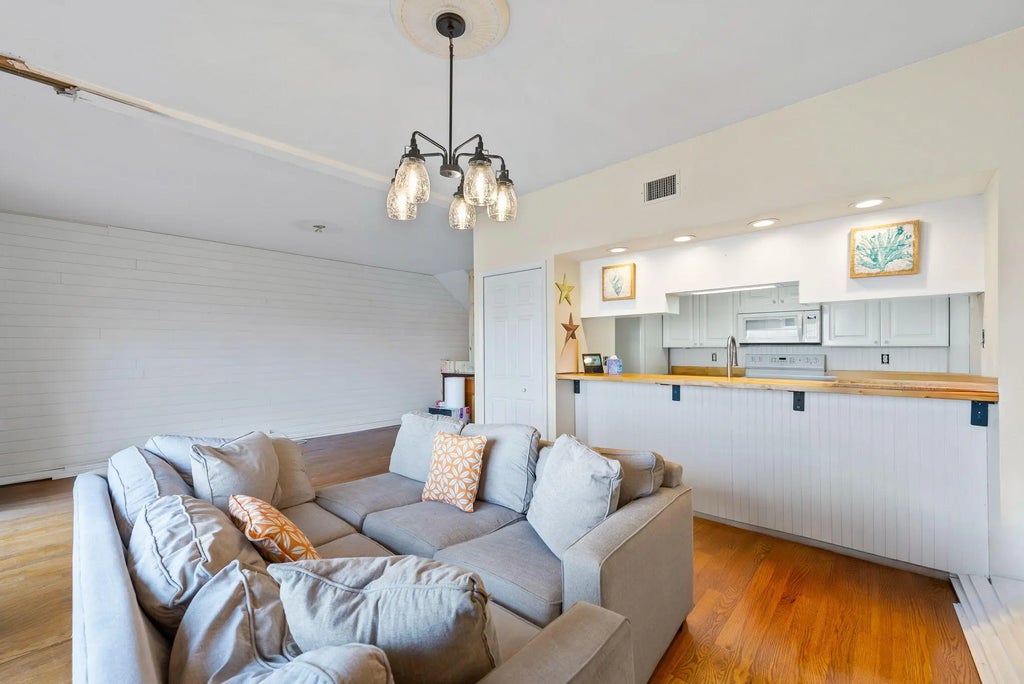 20 of 68 - 8520 Gulf Boulevard 35, Navarre, FL