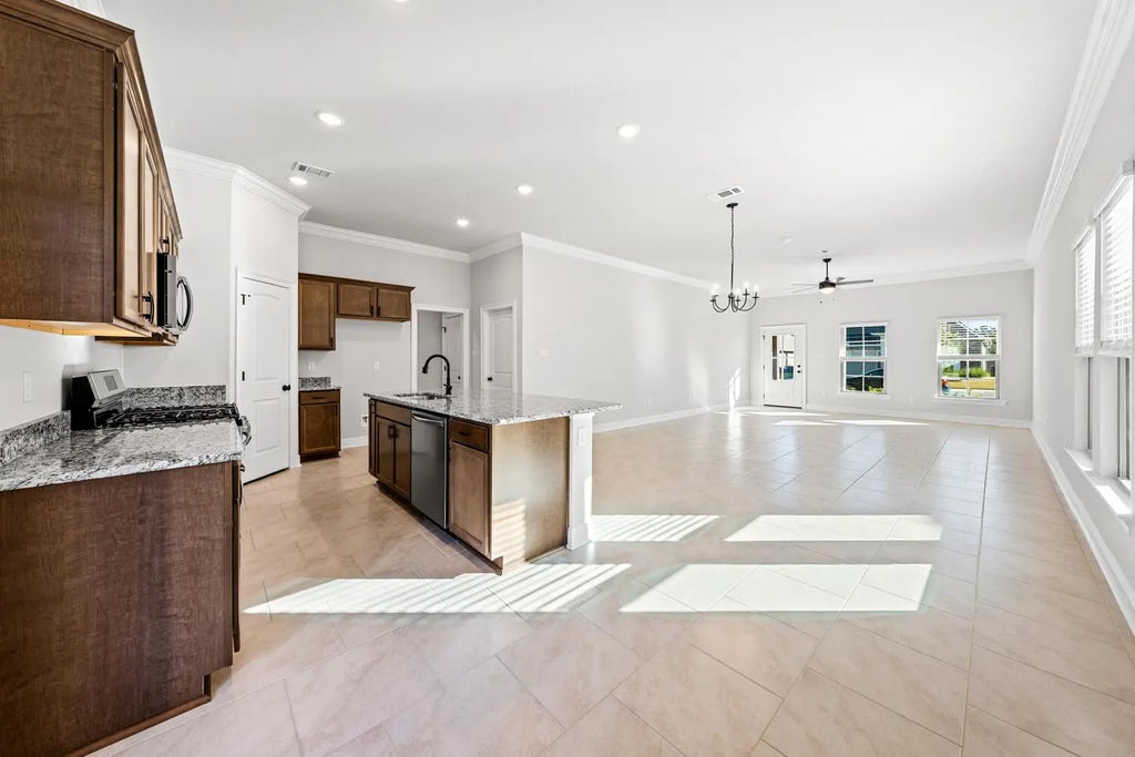 3 of 21 - 130 Hydrangea Boulevard, Freeport, FL