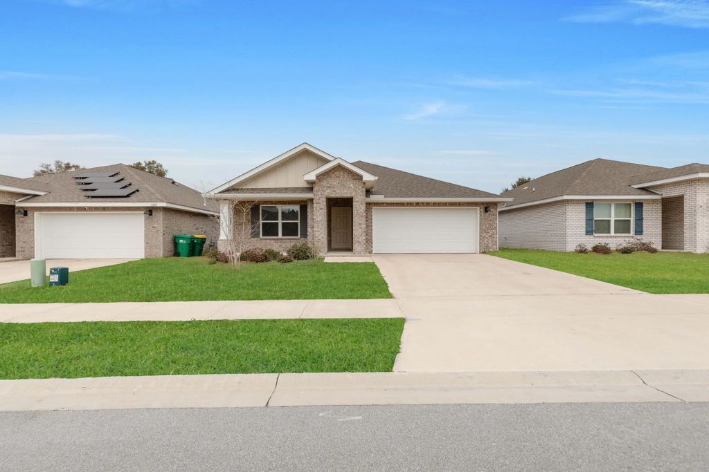 4628 Honor Guard Way, Crestview