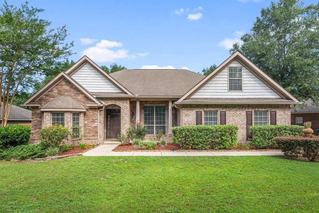 208 Foxchase Way, Crestview