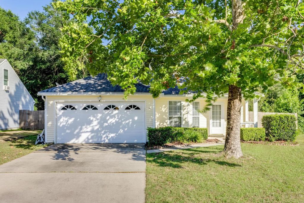 109 W Old Mill Way, Crestview