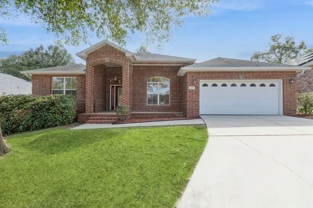 205 Eleases Crossing, Crestview