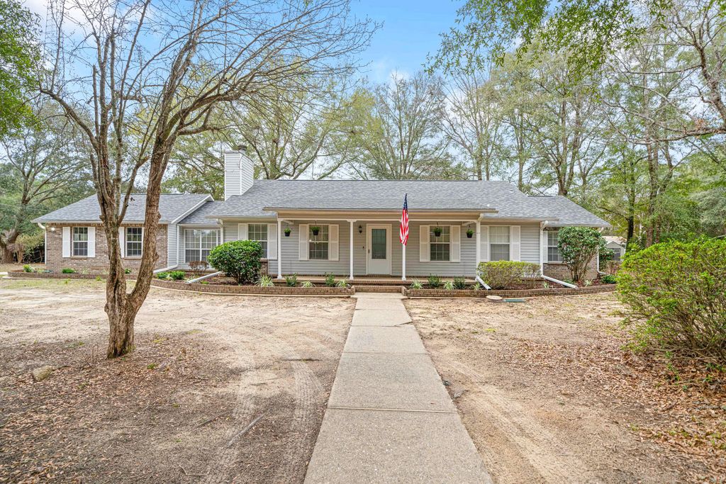 6004 Donald Guy Road, Crestview