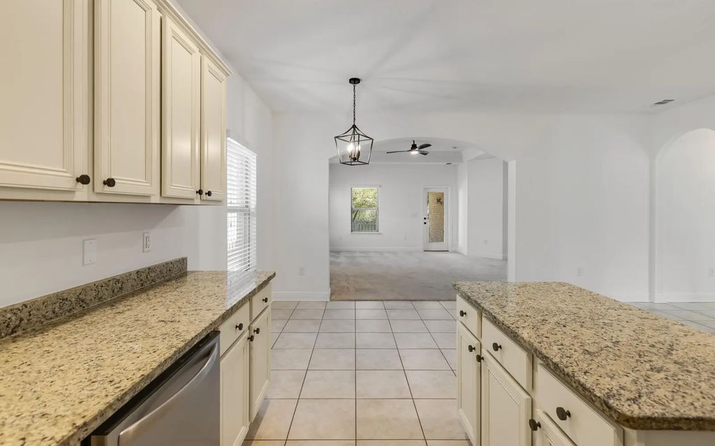 7 of 83 - 379 Whitman Way, Freeport, FL