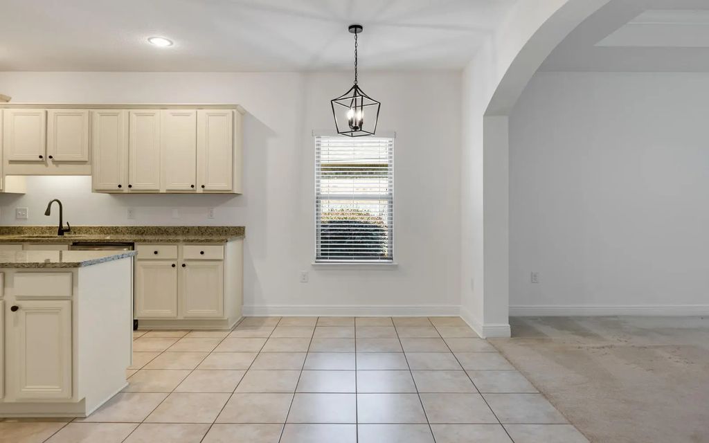 9 of 83 - 379 Whitman Way, Freeport, FL