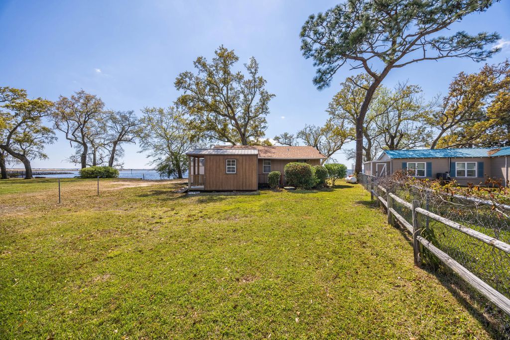 10 of 29 - 2894 Bay Grove Road, Freeport, FL