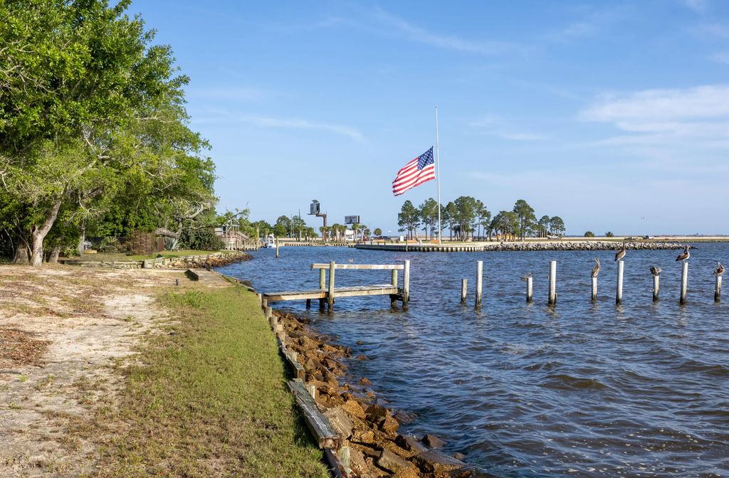 7 of 29 - 2894 Bay Grove Road, Freeport, FL