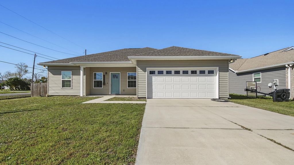 5301 Alexander Lane, Panama City