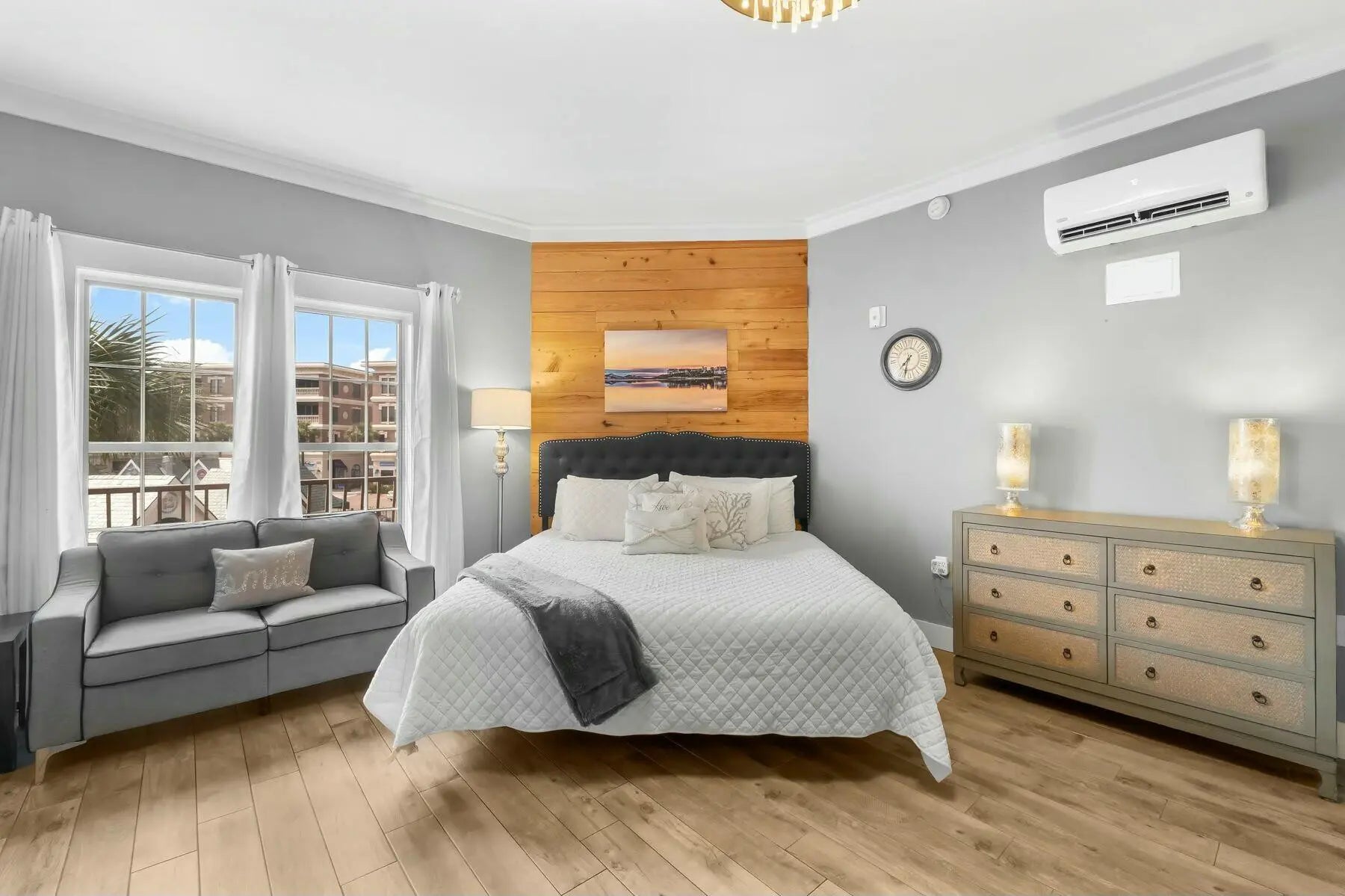 Photo of Listing #972032