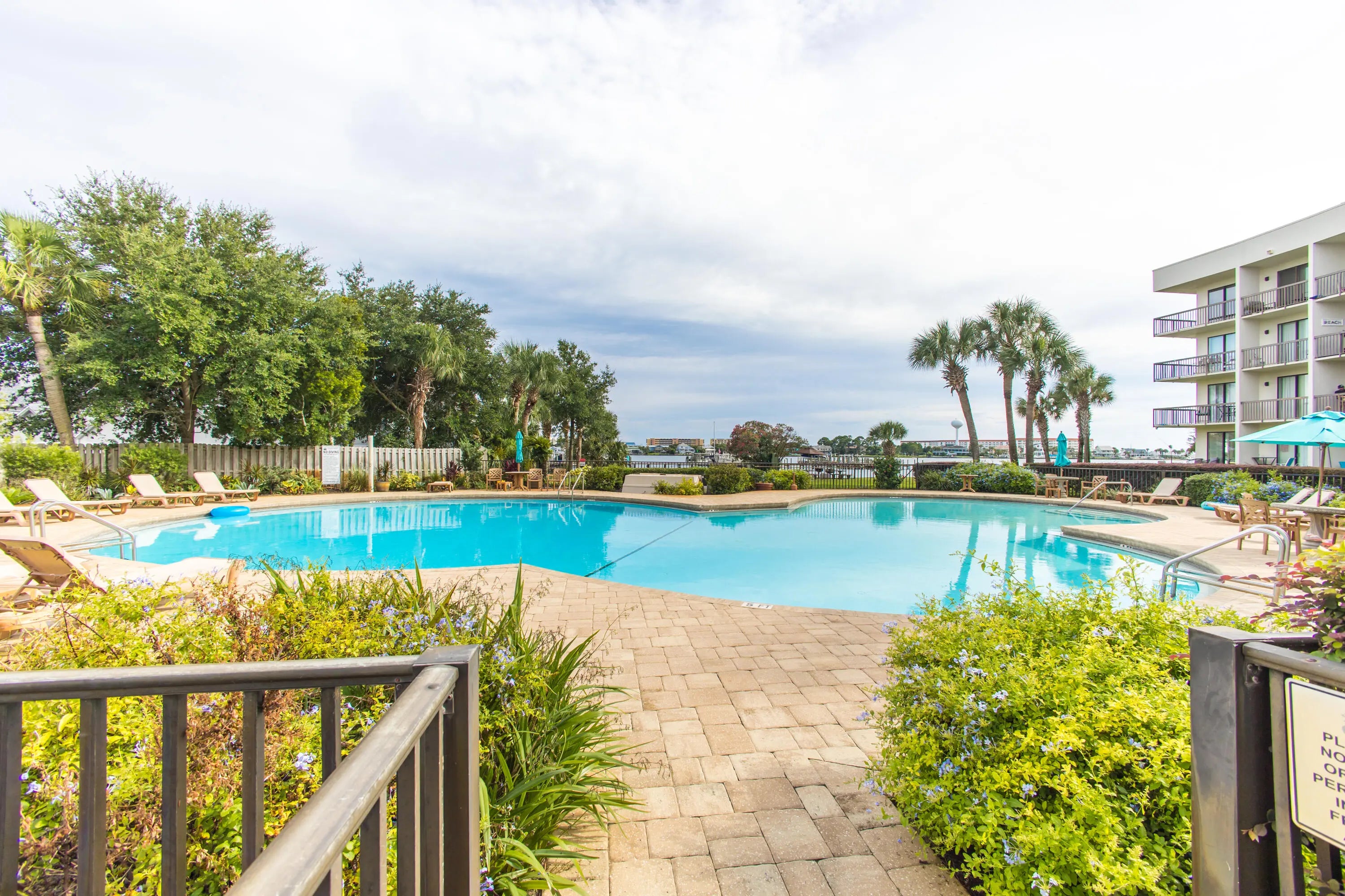 Photo of Listing #975100