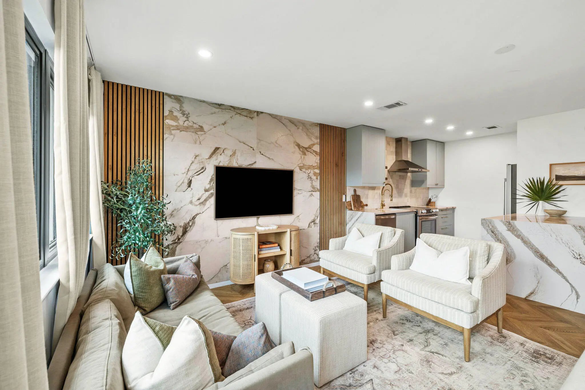 Photo of Listing #973027