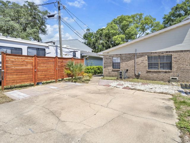 Photo of Listing #973327