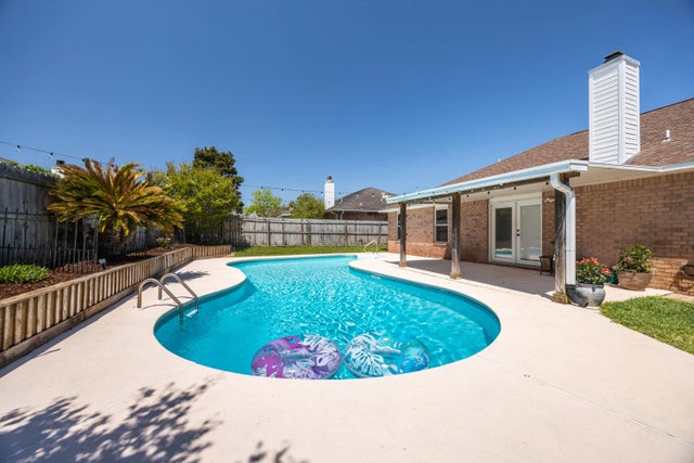 1952 Jessica Way, Navarre