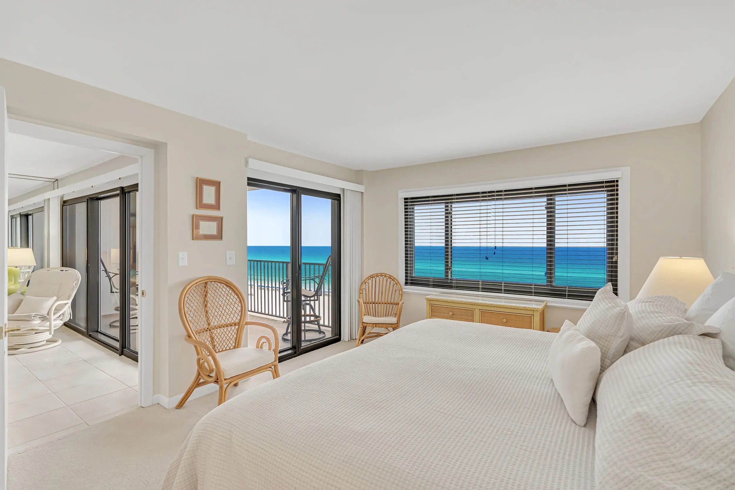 Photo of Listing #975390