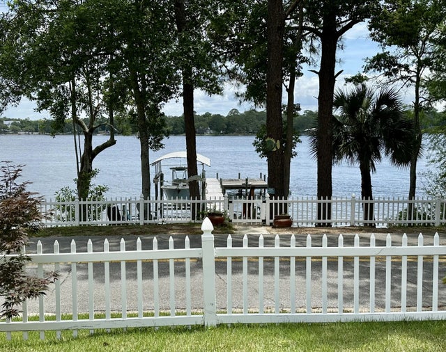 1199 N Bayshore Drive, Valparaiso