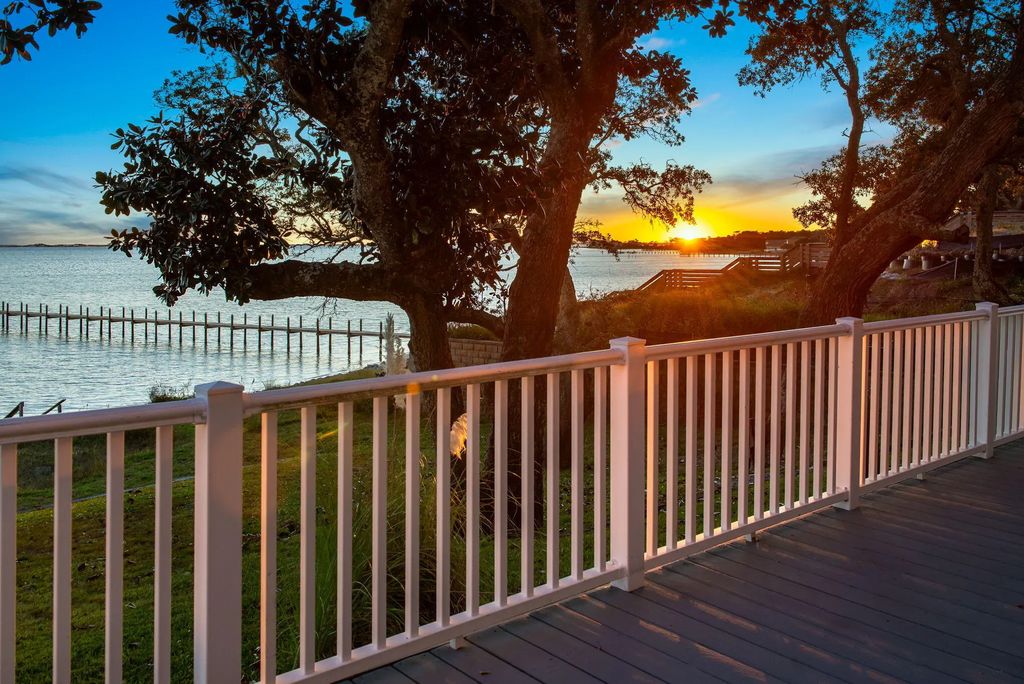 2062 Blue View Court, Navarre