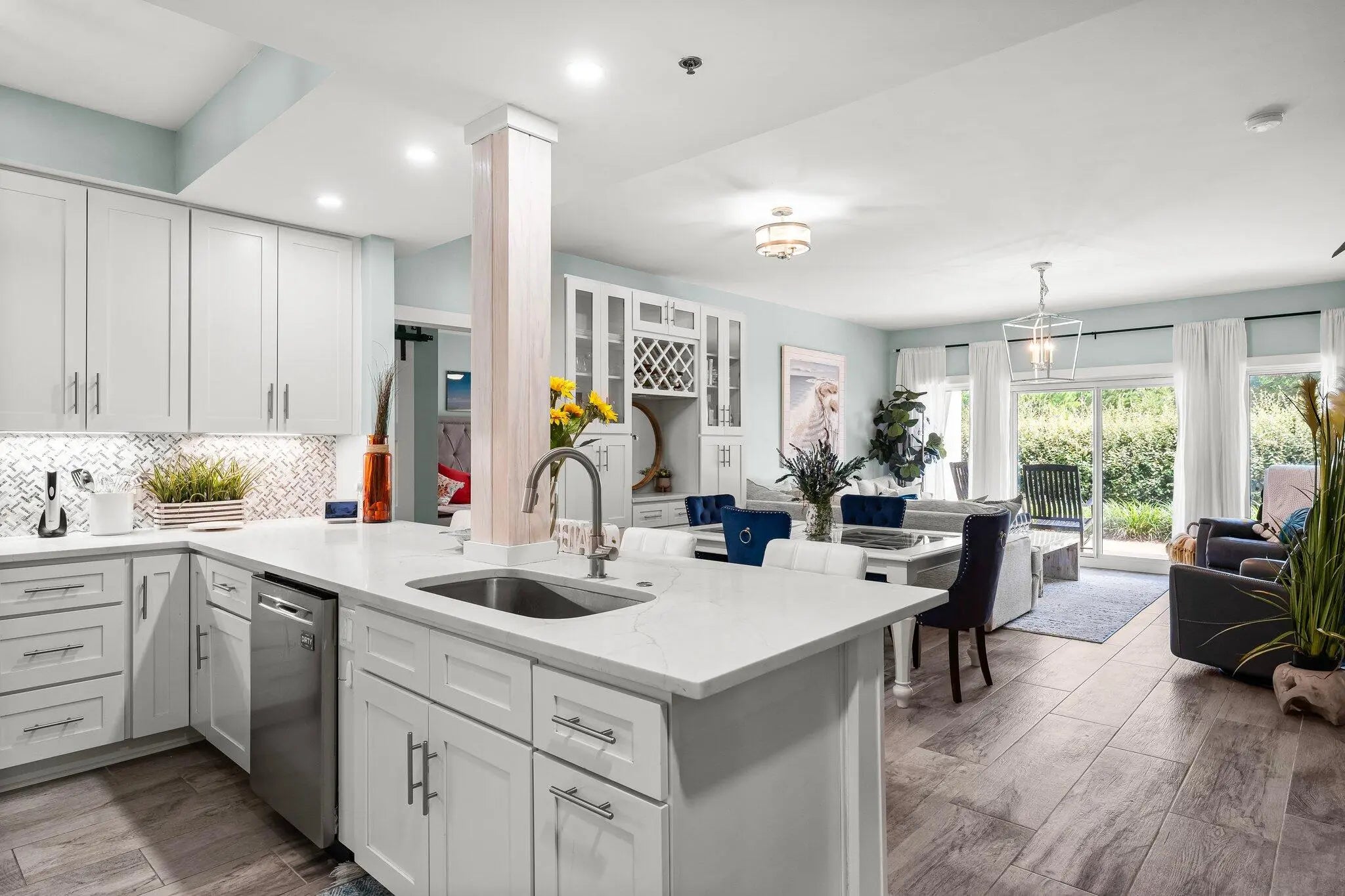 Photo of Listing #975673