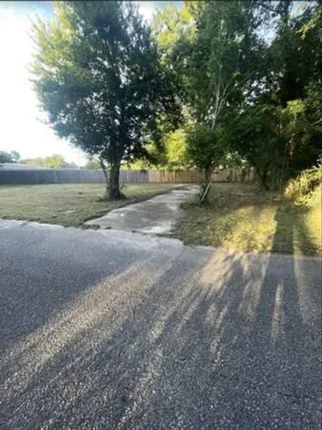 Photo of Listing #976602
