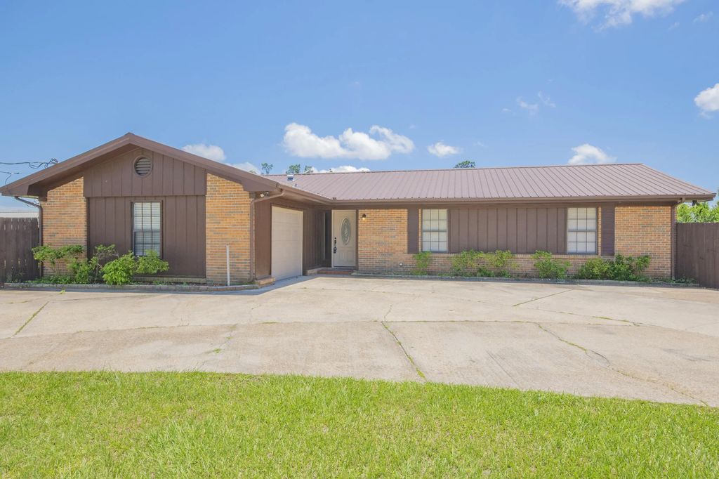 6820 Cherry Street, Panama City