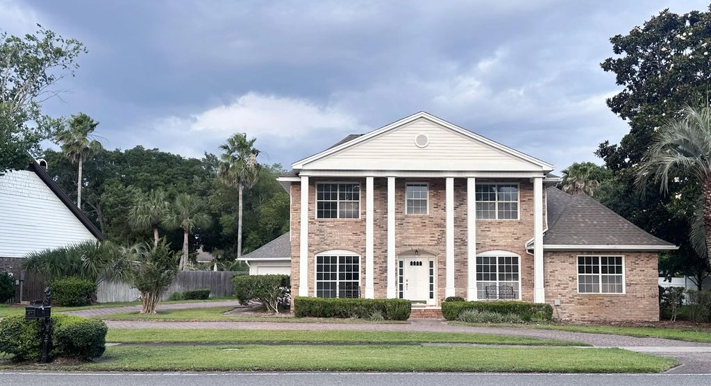 70 E Country Club Drive, Destin