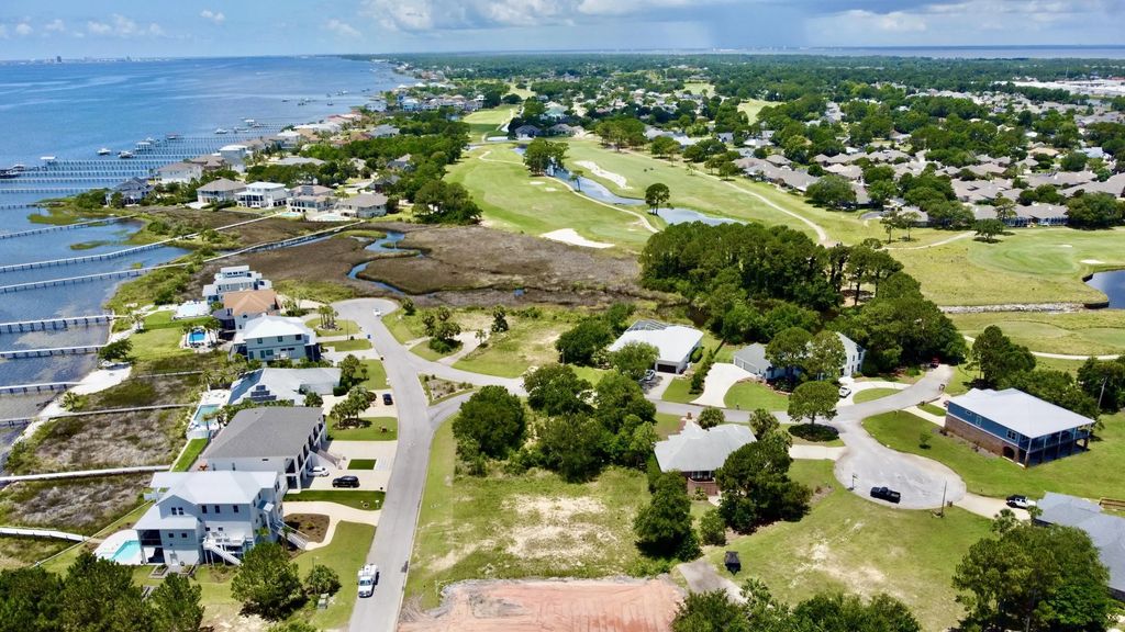 4136 Madura Rd, Gulf Breeze