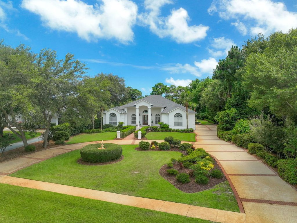 129 W Country Club Drive, Destin