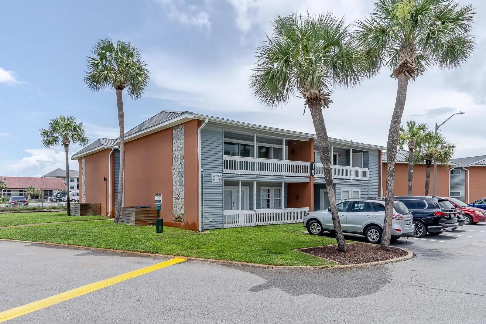 Photo of Listing #979656