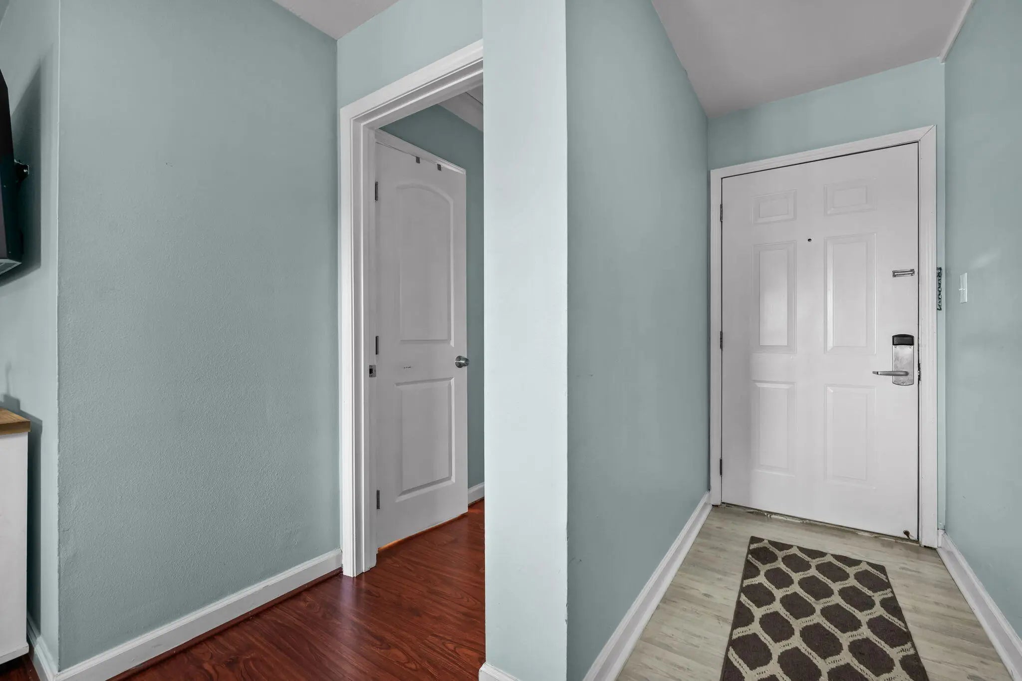 Photo of Listing #980446