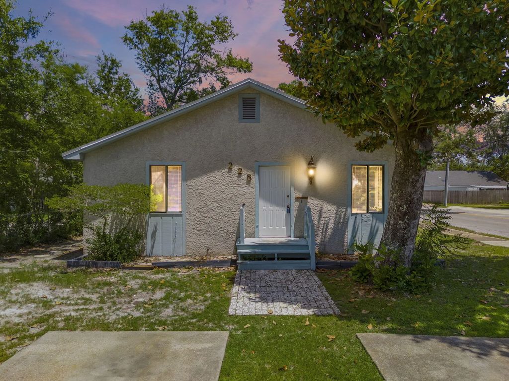 228 Allen Avenue, Panama City
