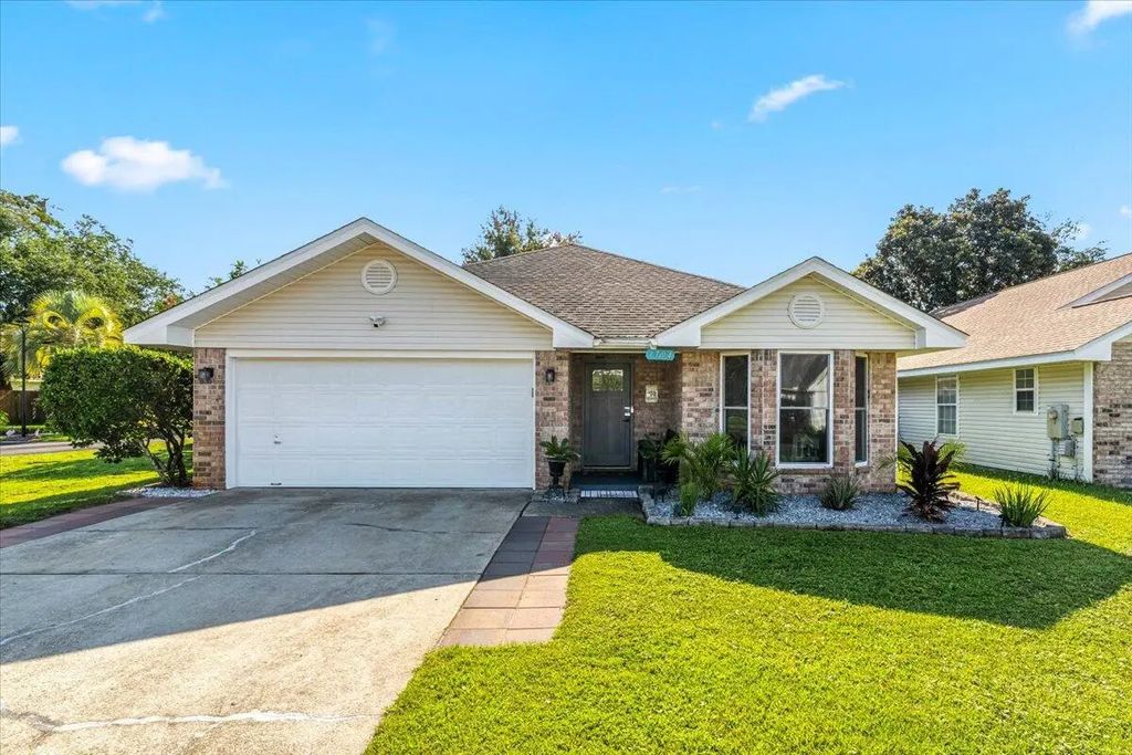 1794 Ivalea Circle, Navarre