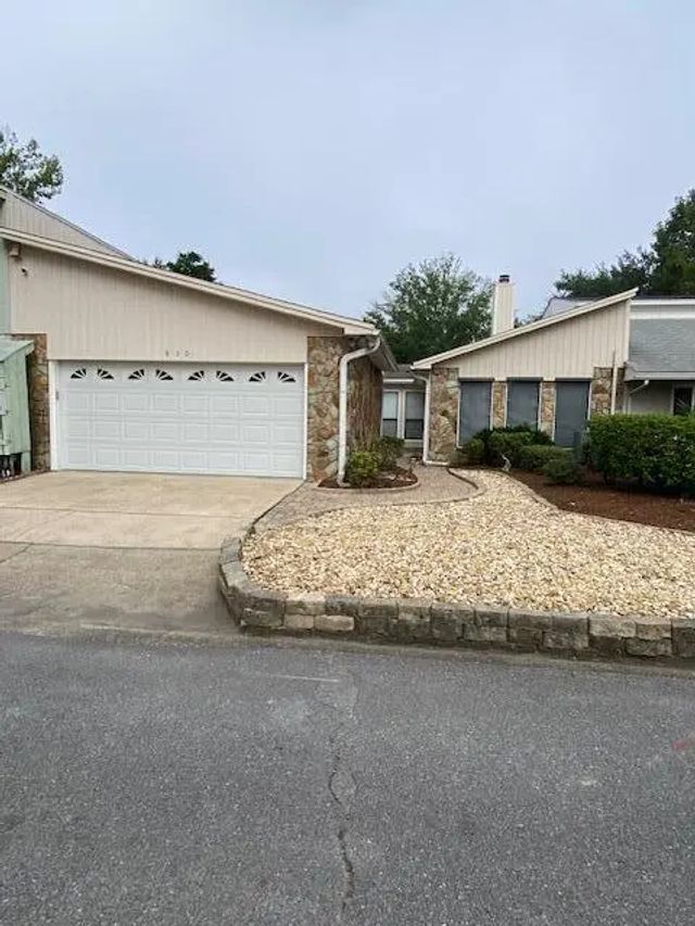 Photo of Listing #982999