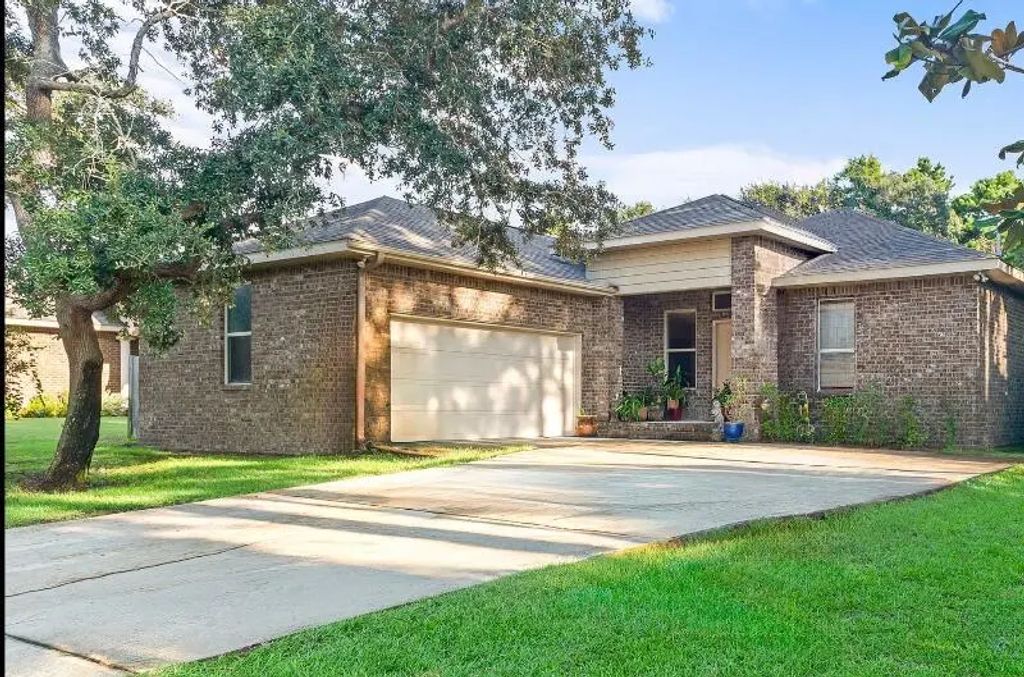 8674 Rio Vista Drive, Navarre