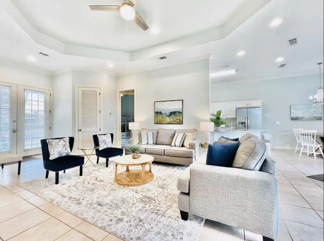 Photo of Listing #982755