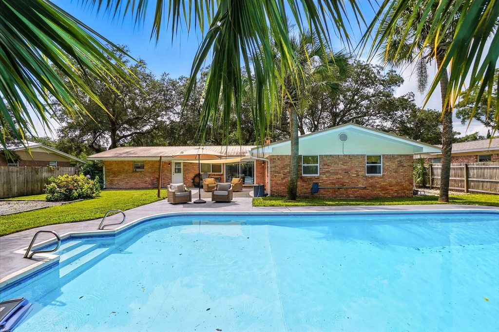 616 Ne Fairway Avenue, Fort Walton Beach
